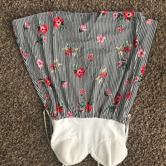 Dresses, pants, tops, shorts, shoes - Picture 9 of 15